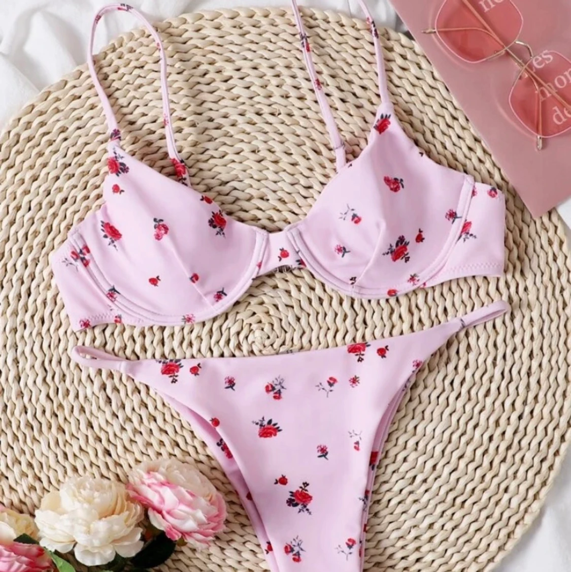 BLOMMIG SÖT BIKINI