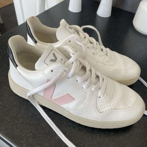 Sneakers från Veja - Sneakers från Veja, dam, storlek 39, i nyskick