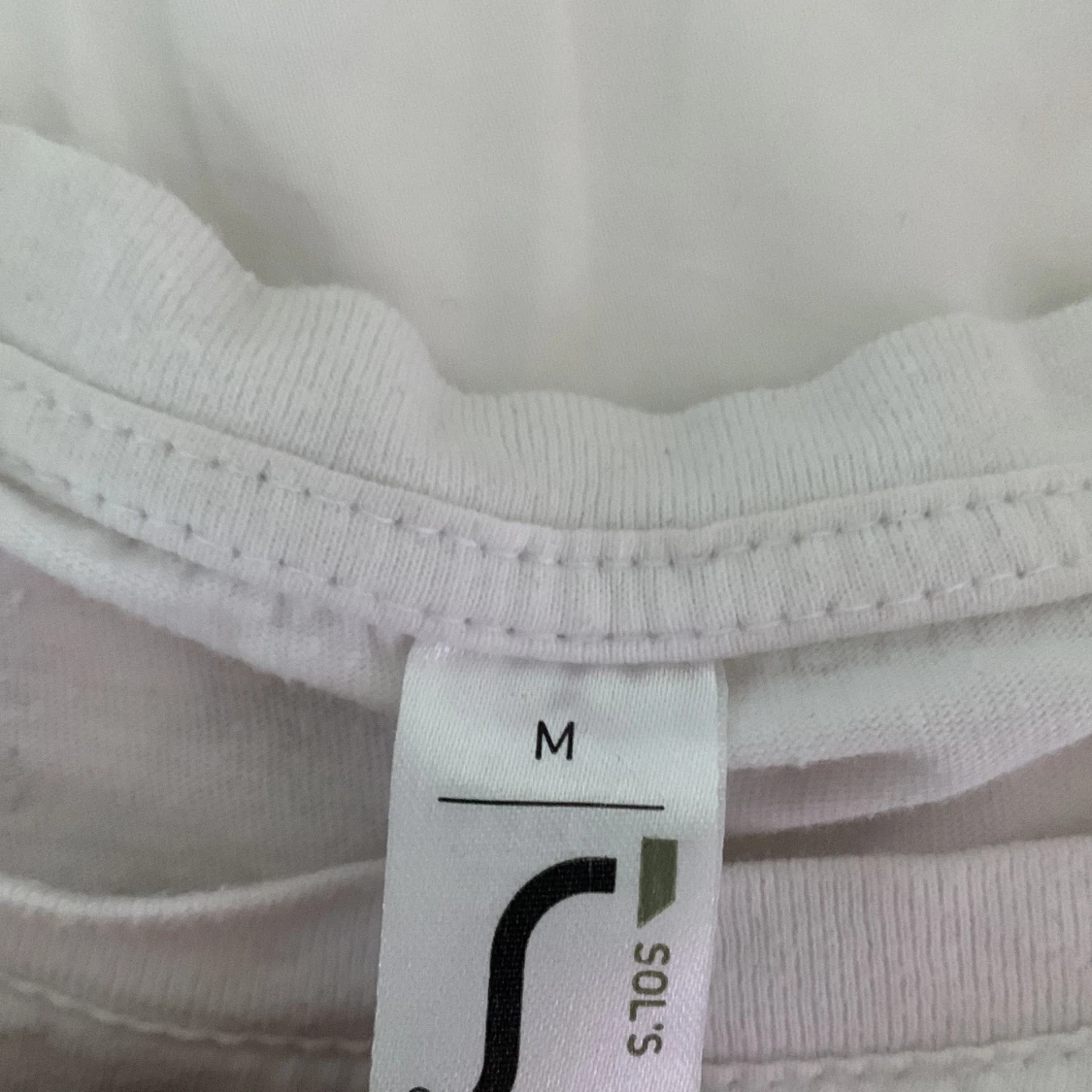 Vit t-shirt med tryck - 91