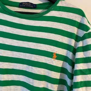 Ralph Lauren T-shirt  - Något år gammal T-shirt som använts sparsamt men absolut inte i nyskick. Storlek L 