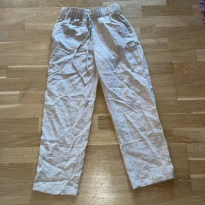 Hm  - Fina linnebyxor från hm inte andvända mkt de är i storlek xs är ganska små i storleken 