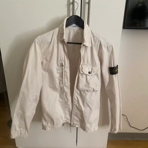 Stone island overshirt  - Näst intill oanvänd, så i väldigt bra skick