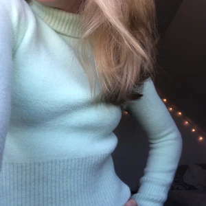 Grön stickad tröja - Superfin stickad ifrån Zara!! Mintgrön i storlek S, 100kr +frakt💓