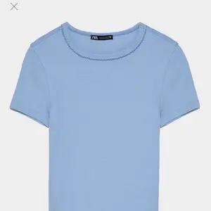 Fin blå tshirt från zara, helt oanvänd, enbart testad