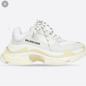 Balenciaga tripel s sneakers  - Intressekoll Storlek 37, använda en gång