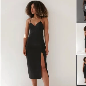 Satinklänning - Säljer denna skitsnygga satinklänning från Angelica blicks kollektion med nakd, skitsnygg men kommer aldrig till användning. Lappen sitter kvar, nypris 489 kr