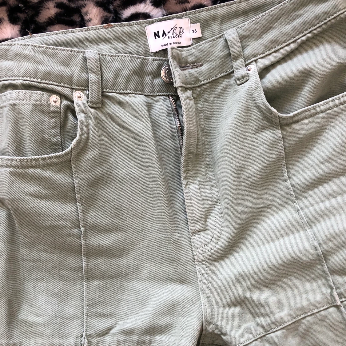 NA-KD reborn mönstrade jeans - 91