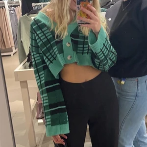 Kofta S - Grön/svart kofta i stolek S 