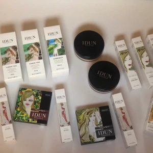 IDUN Minerals- Mega Smink Paket - Kom Med realistiska Bud Förslag !!                                                                                                                            Säljer IDUN Minerals Produkter i sin originalförpackning! TOTAL VÄRDE: 2800 kr!  OBS! Vid avhämtning finns produkterna endast att hämta i Borås Centrum,   Skickas med postnord paket eller schenker!  Kontakta mig efter annonsens avslut.  LYCKA TILL MED BUDGIVNINGEN.