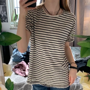 R A N D I G - Randig tröja med en oversized look till sig <3 superfin!