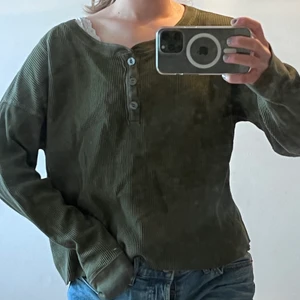 Mörkgrön tröja - Tröja i snygg mörkgrön färg från Abercombie & Fitch! Men 