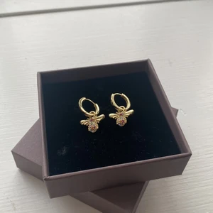 Örhängen snö of sweden💕 - Helt nya super fina örhängen från snö of sweden, endast provade en gång 