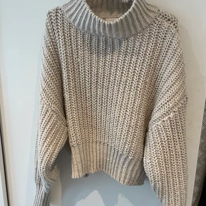 Stickad tröja - Supermysig ljus beige stickad tröja💕 