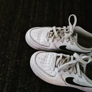 Nike air force 1 low - Skorna har inte använts så mycke har ingen af1 box men kan skicka i en jordan box