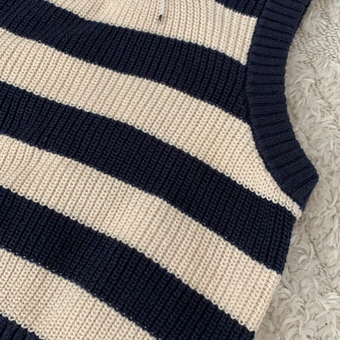 Stickad väst monki - 90