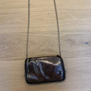 Fin glittrig väska som liknar Tiamo!💕