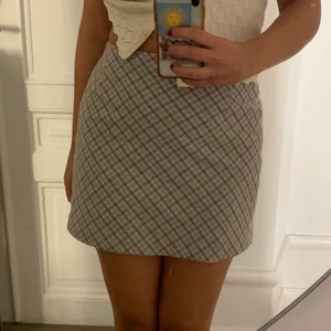 Rutig kjol!  - Är en M och ca. 172 lång! supersöt kjol❤️