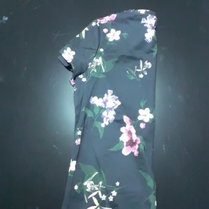 (Shirts) - Jag har aldrig sätt på mig den.Och passar 10-12 åringar.