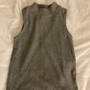 Polo-top - Så snygg från Cubus! Den är i storlek 146/152 men passar mig som är xs/s💘