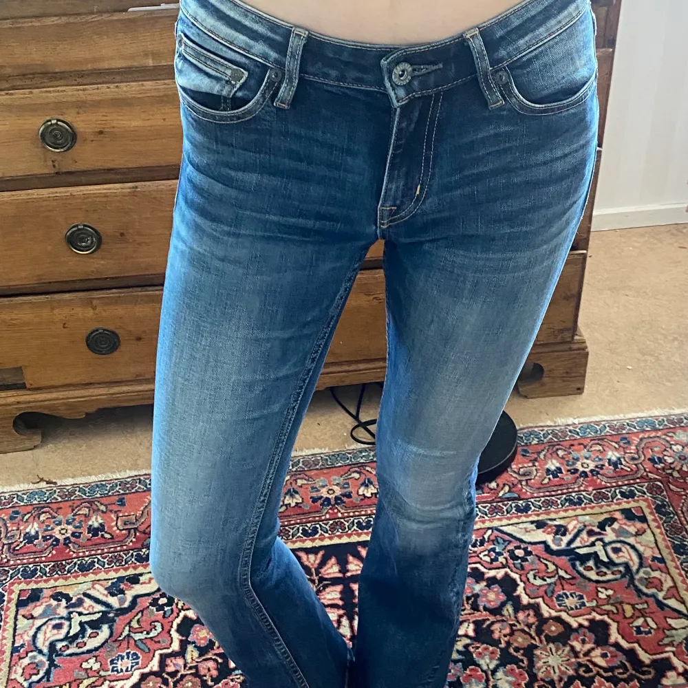 Low waist crocker jeans strl 26. Använd få gånger. Bootcut.. Jeans & Byxor.