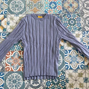 långärmad - blå långärmad tröja från ginas barn avdelning men passar mig som är en xs/s! Superfina detaljer och passar vardag som finare 