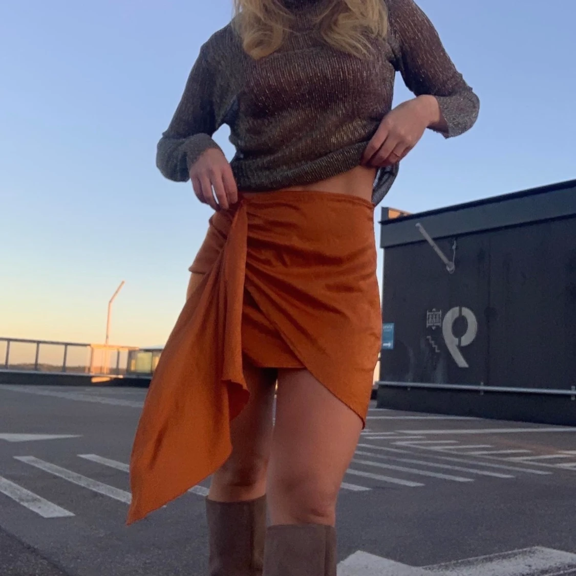 Glittrig topp halterneck guldig - 90