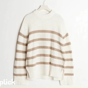 Stickad tröja  - Superfin stickad tröja från gina tricot!! ❤️ Tröjan är i superbra skick och endast använd 1-2 gånger!! 🌟 Tröjan är i XS men passar XS-M, beroende på hur man vill att den ska sitta!! 👍🏻Köpare står för frakt (gratis frakt vid köp av fler plagg)!! 📦✅