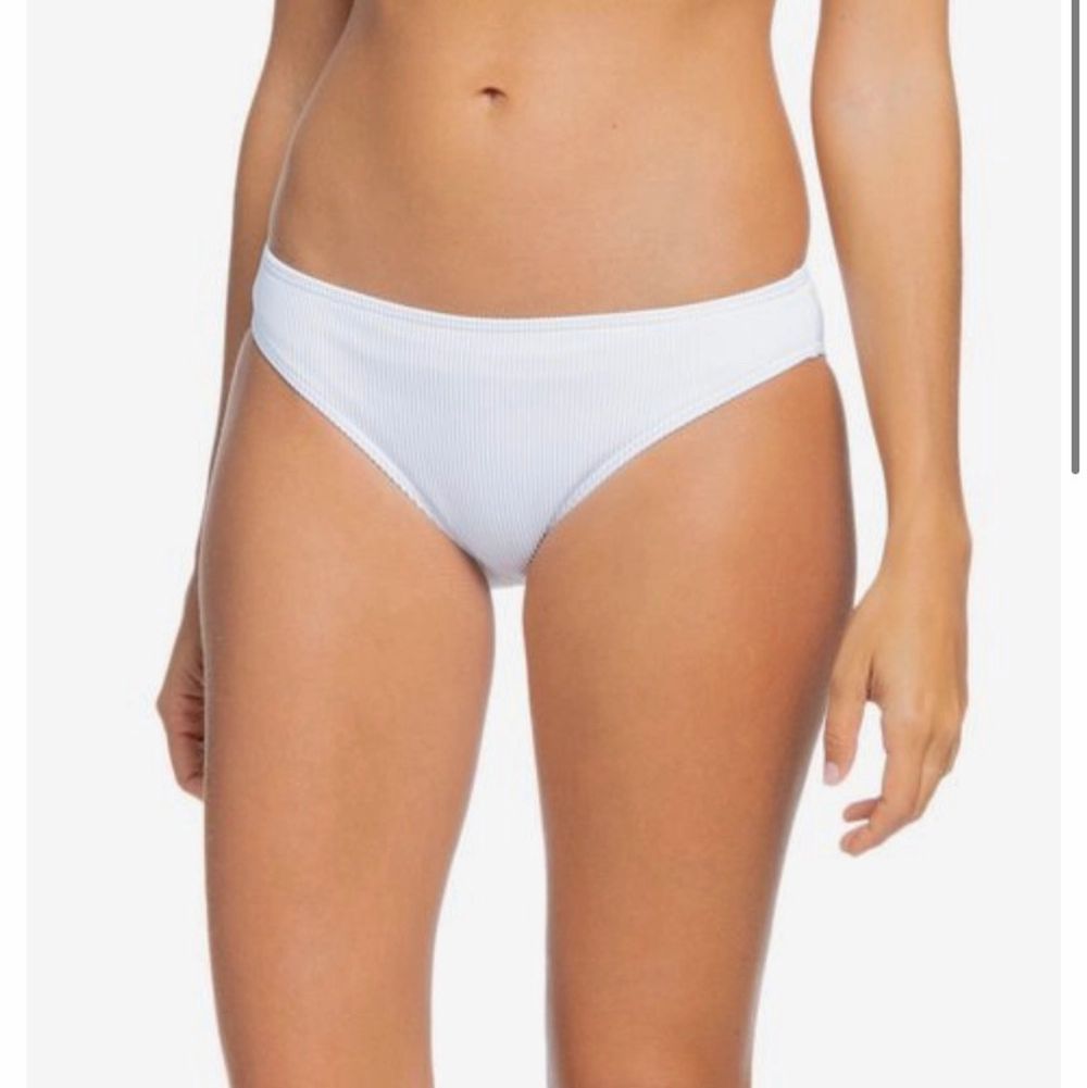 Säljer denna endast testade och slutsålda bikinin i Small från Roxy.❣️ Överdelen/underdelen går att säljas separat för 300. + frakt 66 kr om bikinin måste postas.. Övrigt.