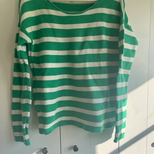 Stickad tröja från Gap - Stickad tröja från gap, fint skick!🌸