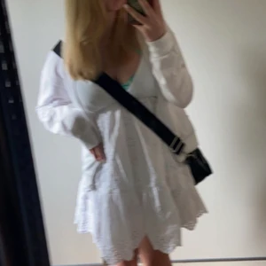 klänning  - säljer min jätte fina klänning från zara! endast använd en gång🫶 