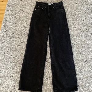 Jeans - Nya svarta jeans från lager 157, storlek 36 