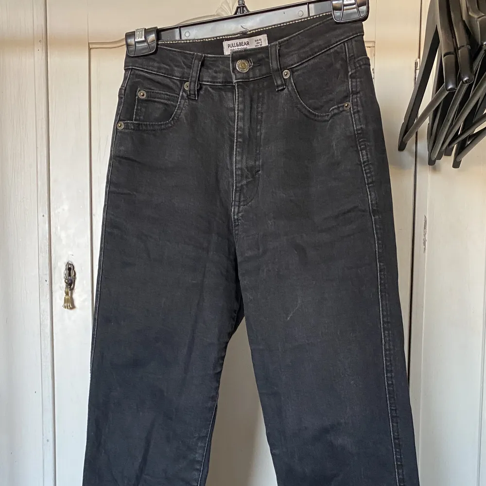 Svarta jeans från pull&bear. Jeans & Byxor.