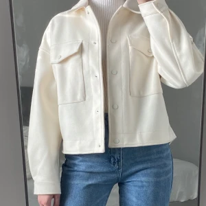 Jacka  - En jätte fin o felet ny jacka från Vero Moda. 