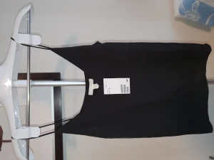 Ny topp HM - Ny svart top i tunnt material från Hm. Ny med lappar kvar