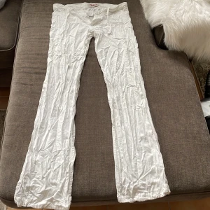 Linnebyxor  - Lågmidjade linnebyxor från only i bra skick