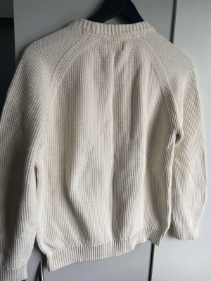 Stickad tröja  - Tröjan är ny köpt på Brothers  Nypris 699 kr  Ny skick  