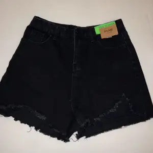 Skit snygga shorts från Thailand använde några gånger i Thailand men sen aldrig mer, säljs för 50 frakt står du för 