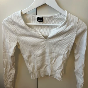 Tröja - Tröja från Gina Tricot i storlek S.  För mer bilder eller information är det bara att höra av sig 😊