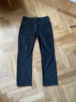 Svarta Levis (storlek 32/32) - Storlek 32/32. Se bilder för kvalitet