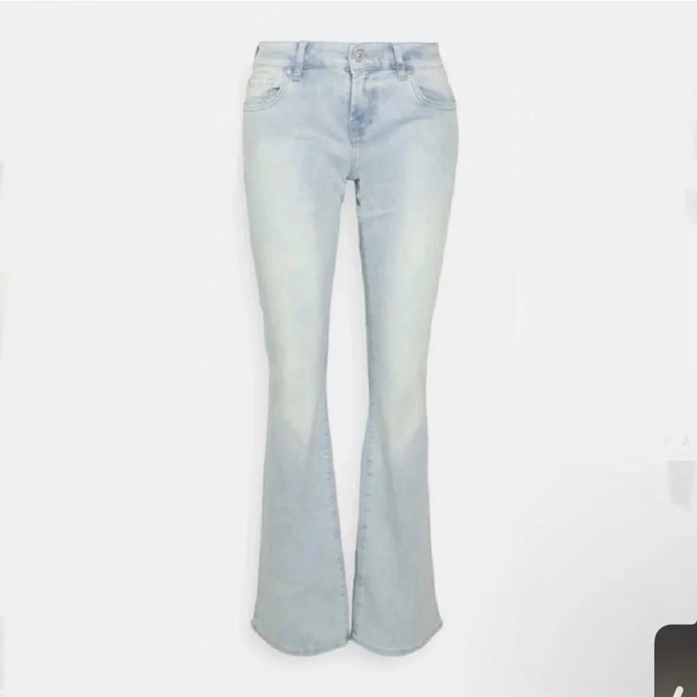 intressekoll på mina ltb jeans som jag köpte på plick, dom är för stora o vill byta mot en mindre storlek❤️ men säljer också! skriv för fler bilder❤️ . Jeans & Byxor.