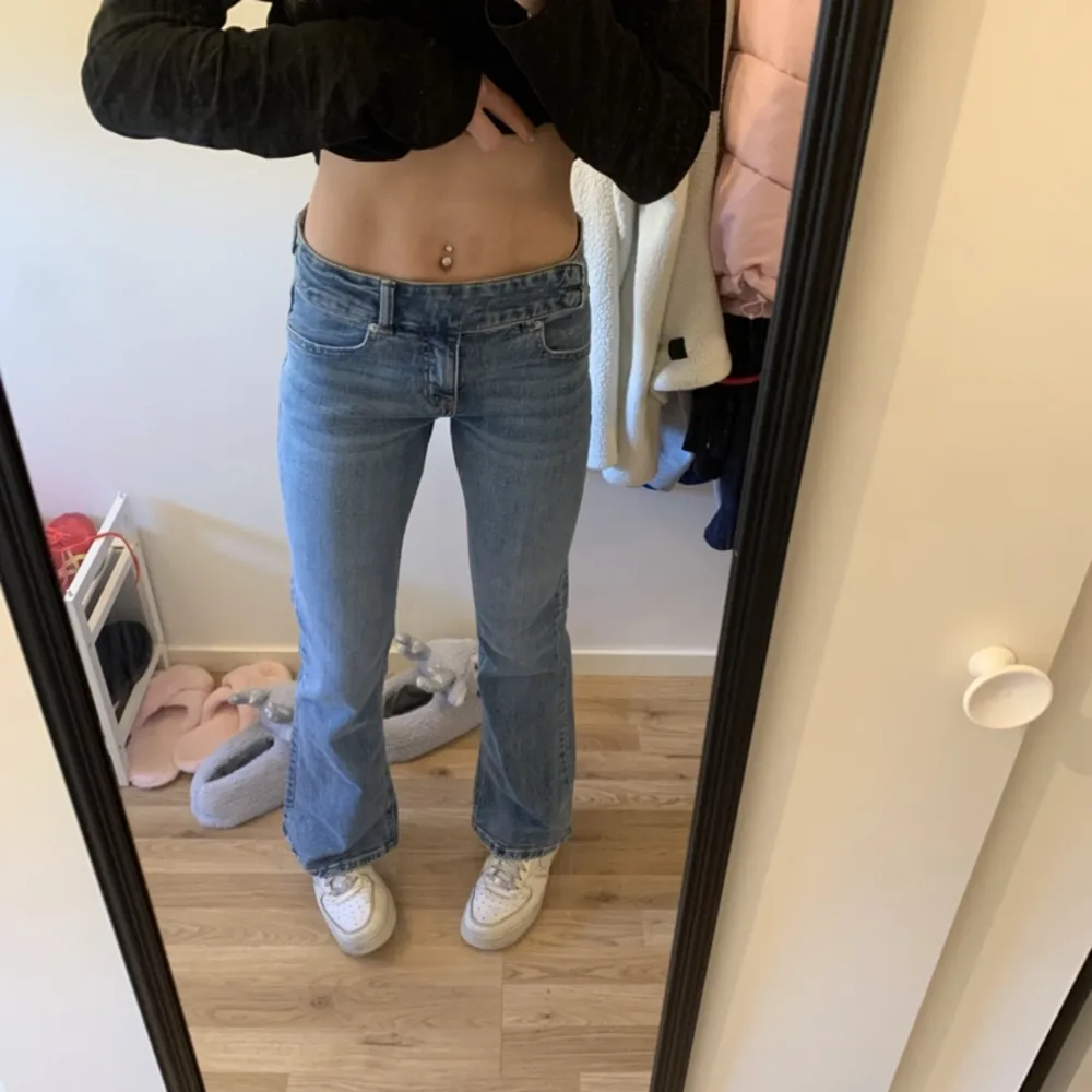 As snygga (skickar fler bilder vid intresse) aldrig använda jeans från Gina. Köpte och va säker på att jag skulle använda dem men de hände aldrig så säljer 💗 jag på bilden är 165 cm, nypris 600 kr . Jeans & Byxor.