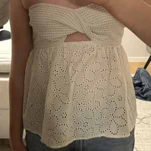 Volang topp  - Säljer min super populära volangtop nu stl XS💗