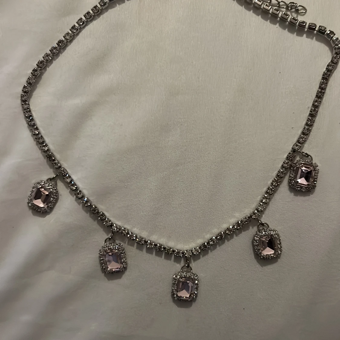 Rosa silvriga halsband  - 90