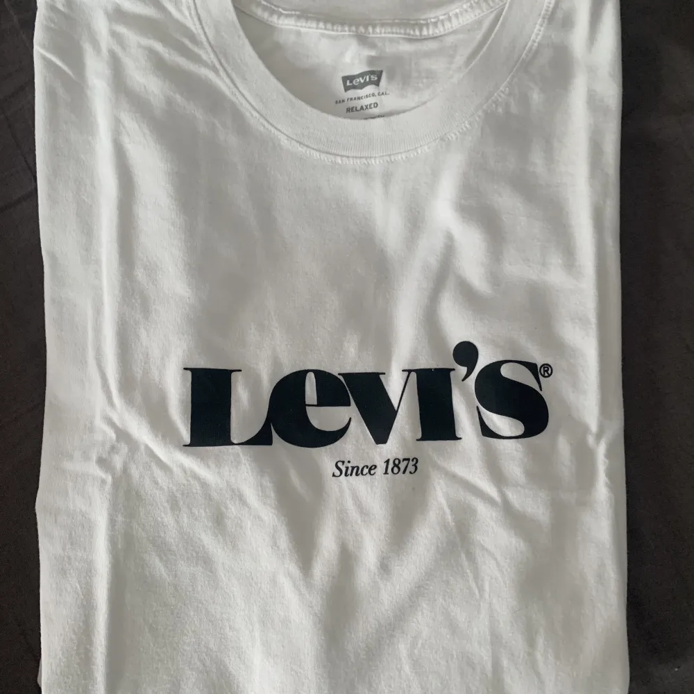 Vit levis t-shirt. T-shirts.