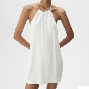 Vit klänning - Sparsamt använd! 🫶🏼🫶🏼 super fin och öppen i ryggen