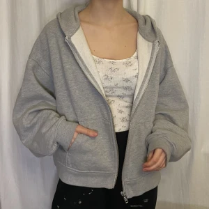 Hoodie - Grå overzised hoodie 