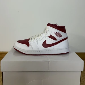 Air Jordan 1 Mid Reverse Chicago - Säljer dessa oanvända, storlek 40,5