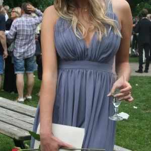 Balklänning  - Superfin balklänning i väldigt bra skick, använd endast en gång. Jag är 178 och kunde bära med klackar. 