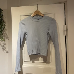 Ljusblå Tröja - Ljusblå tröja från Gina tricot. Endast använd en gång🦋