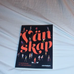 Böcker  - Denna bok är bra om man har problem med sina kompisar så kan man läsa om andras problem. MVH Märta 😘👍